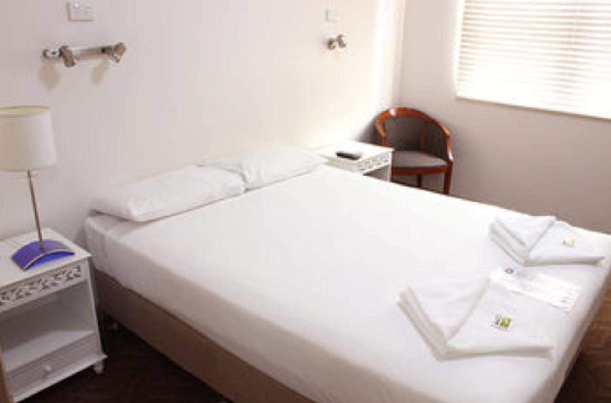 Cbd Hotel Newcastle Bagian luar foto