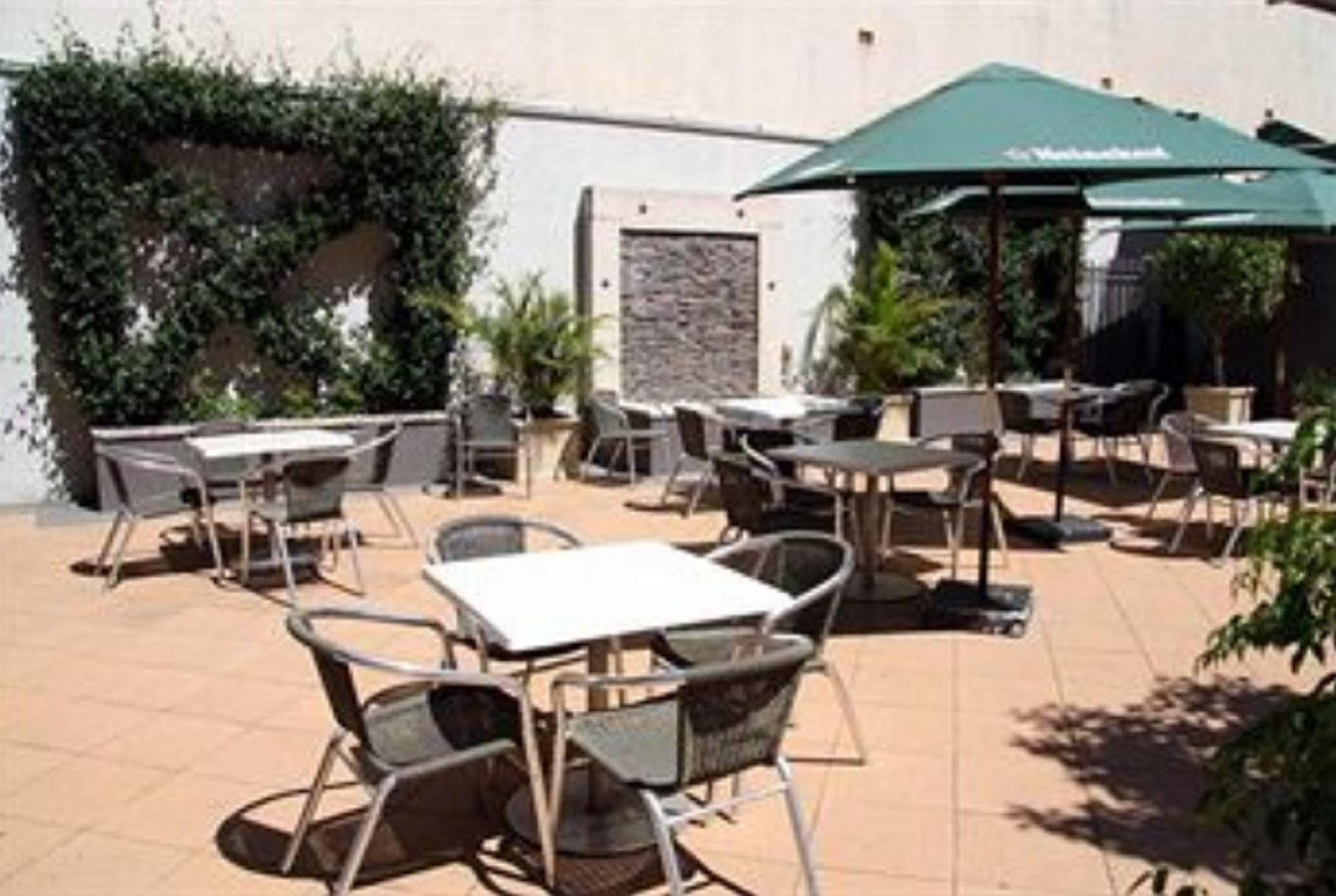 Cbd Hotel Newcastle Bagian luar foto