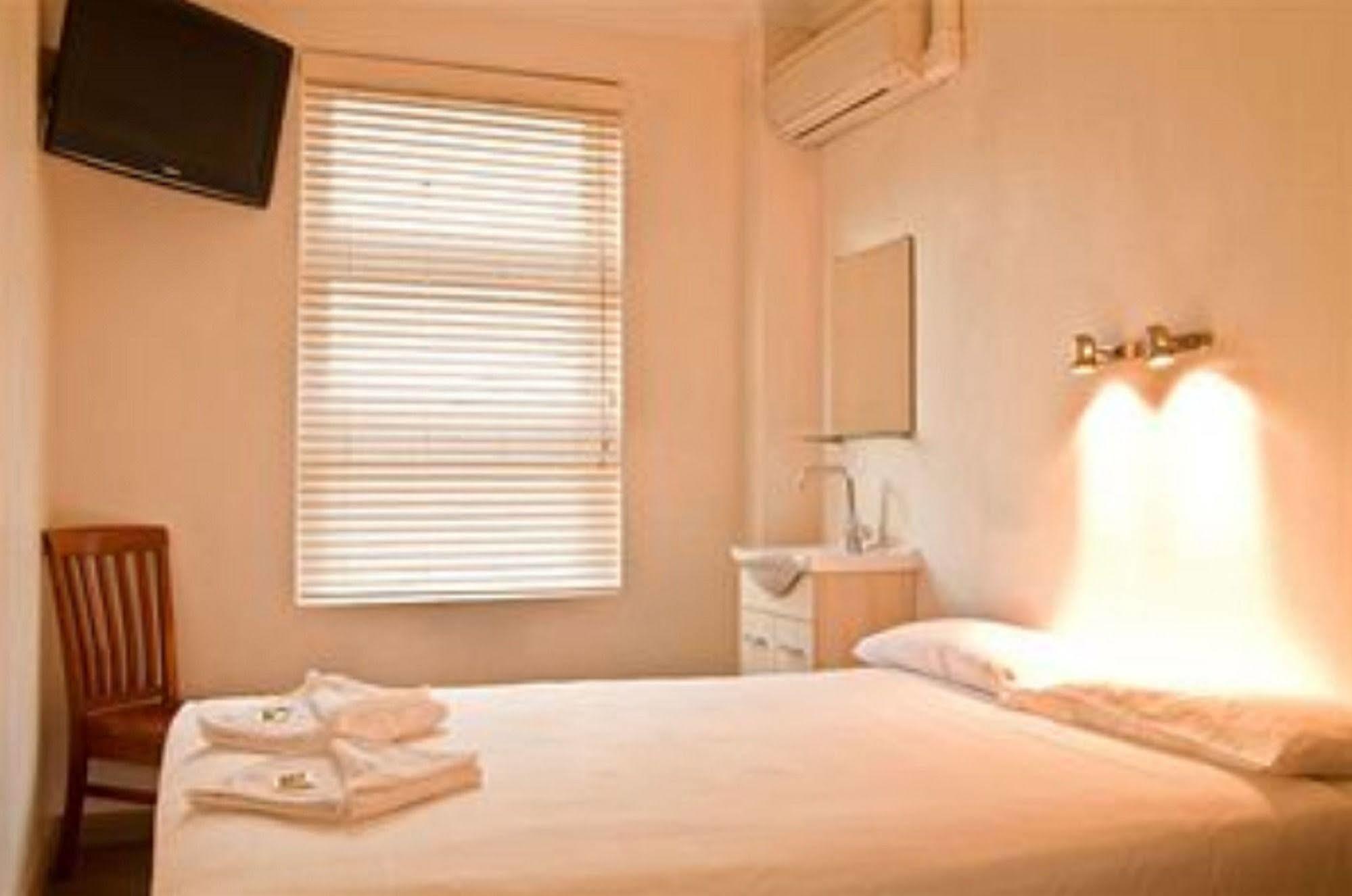 Cbd Hotel Newcastle Bagian luar foto