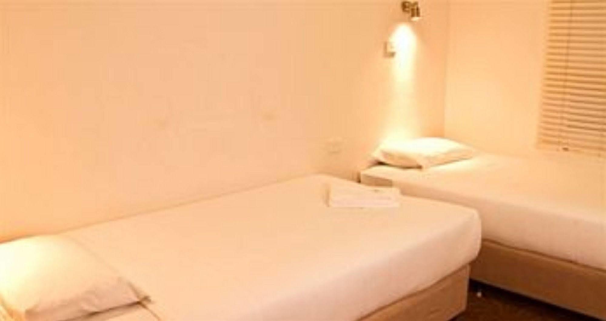Cbd Hotel Newcastle Bagian luar foto