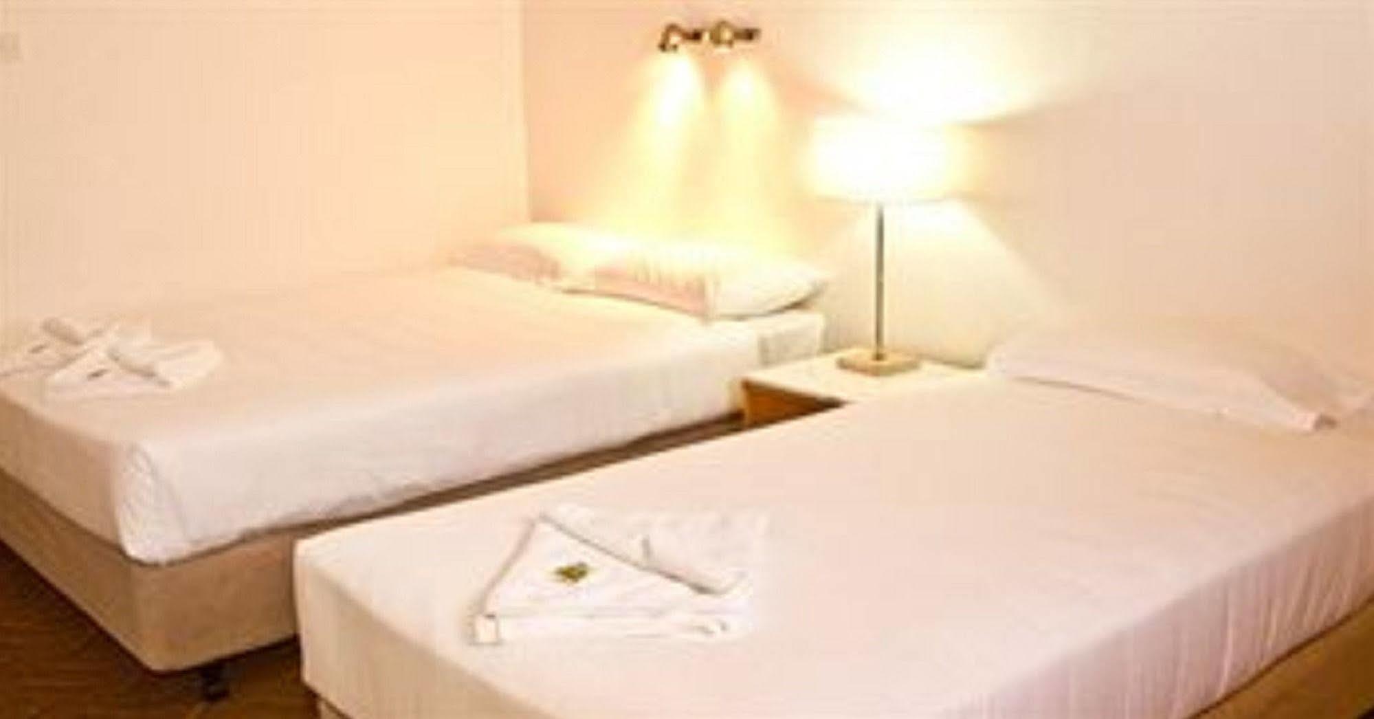 Cbd Hotel Newcastle Bagian luar foto